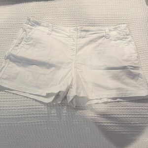 Vineyard Vines White Women Shorts